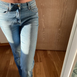 Mid jeans  - Jeans från Lee. Storlek 36.