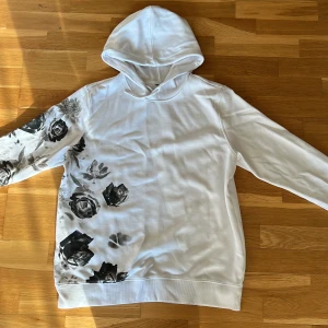 Hm hoodie  - En cool hm hoodie som är i bra skick 