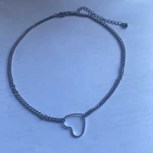 silver halsband  - silver hjärt halsband