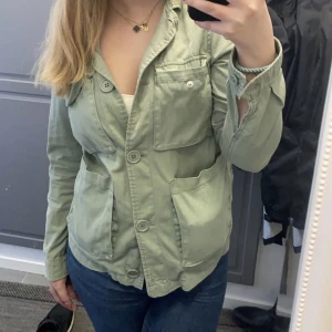 Militär jacka - Säljer min fina Miltär gröna jacka!☀️Fint skick