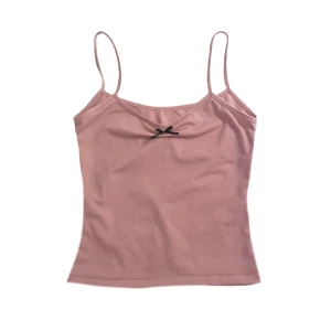 Rosa linne - Söt rosa topp med svart rosett som jag har sytt själv ur en annan topp! 🎀🖤Passar XS🖤