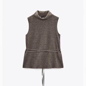 Zara topp/väst - Säljer denna stickade topp/väst ifrån zara, superfin nu till hösten💕knappt aldrig använd💕