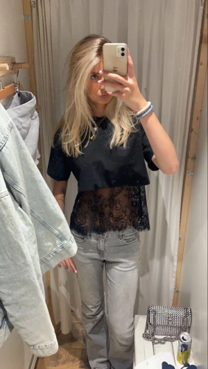 Svart Spetstopp  - EJ SÅLD! NY ANNONS PGA OSERIÖS BUDARE 🤍🖤🫶🏽