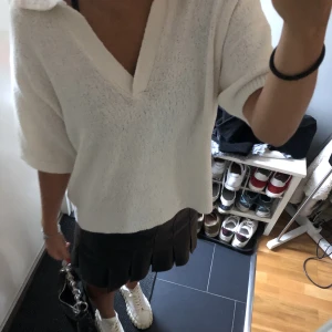 Virkad topp - Säljer denna snygga virkade tröja från Lindex i strl M