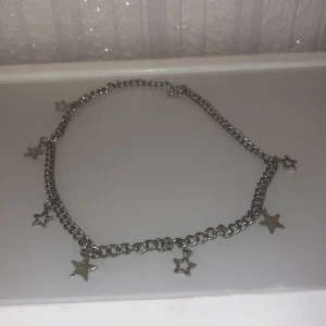 Stjärn halsband  - Jätte fin stjärn halsband, använd gärna köp nu, 15 kr för att posta som ett brev (inte spårbart och kommer inte med kvittot) 🩷