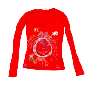  distressed graphic y2k topp - topp från desigual, köpt på 2000-talet. stretchigt tunnt tyg, passar xs-s. Finns mindre hål, kan skicka bild.