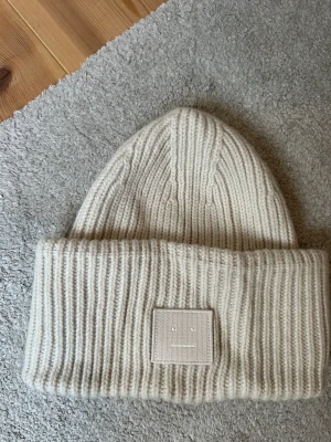 Acne beanie - Beige 