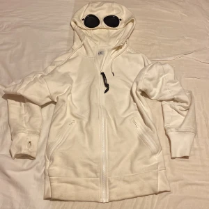 Cp company tröja - Utmärkt skick, äkta, Storlek S men funkar för M oxå. 