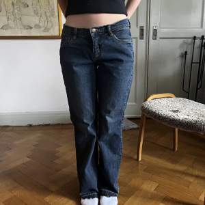 Low waist jeans från John Baner som knappt är använda super fin tvätt är i storlek M men passar även S