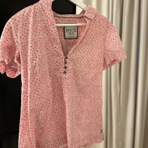 Rosa topp esprit  - Rosa topp från esprit. Storlek 38. 