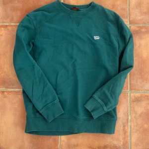 Lee sweatshirt mörkgrön - Lee sweatshirt, storlek M, den är 9/10 i skick