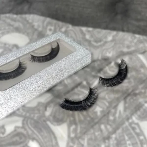 Nya fransar  - Ett par fransar som är jättefina då de ser ut som fransförlängning. Är helt nya. 1st för 50kr. Köparen står för frakten ❤️