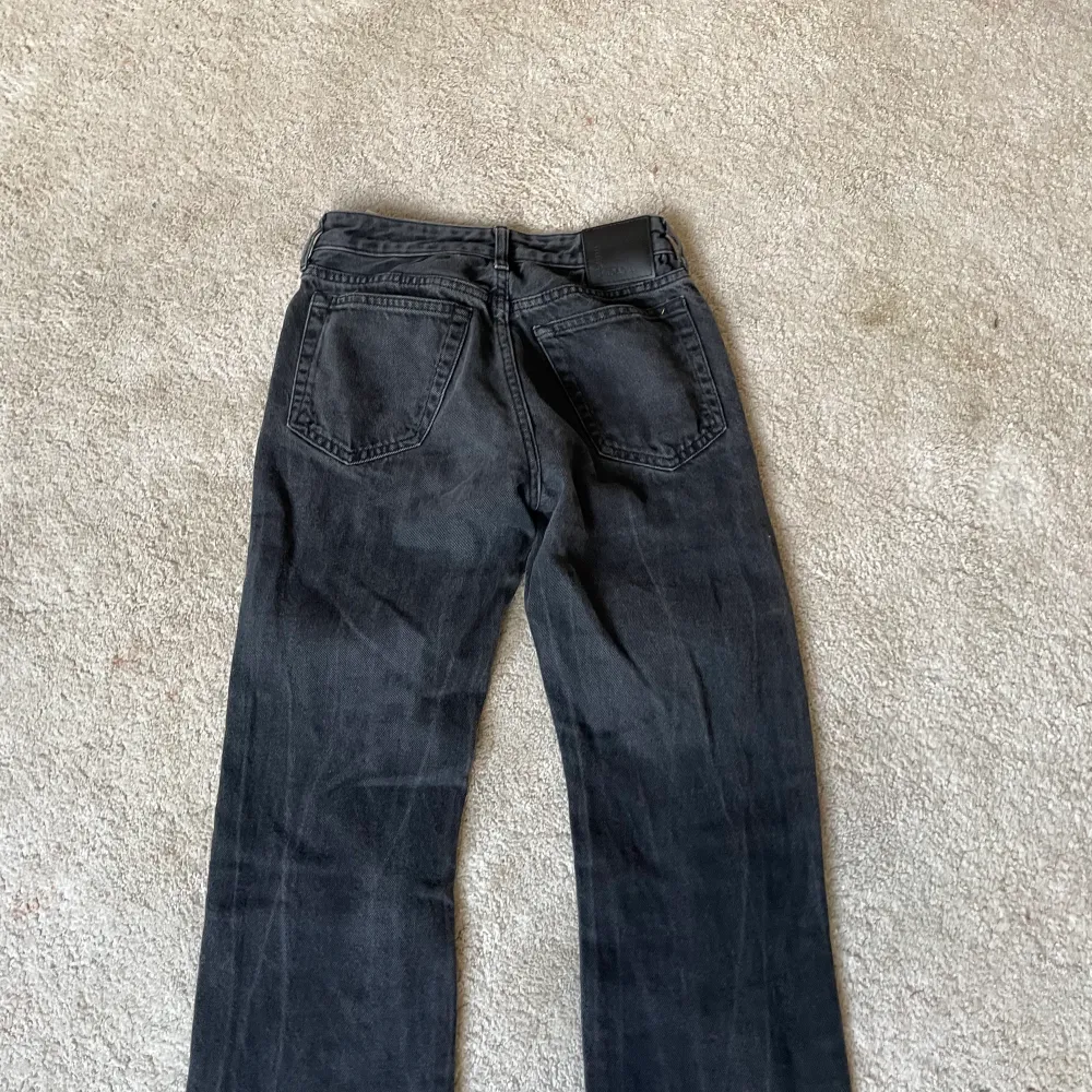 Super fina lågmidjade jeans som inte kommer till så mycket användning längre❤️ Skriv vid fler frågor eller bilder❤️. Jeans & Byxor.