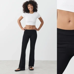 Yoga pants  - Säljer mina yoga pants för jag tycker dom är lite stora, dom är inte använda många gånger och är typ nya, skriv för frågor eller bilder 💞kan även byta mot ett par i storlek xxs