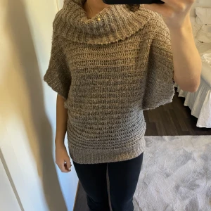 Blus/tröja - Unik varm tröja köpt secondhand😍