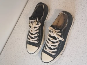 Svarta låga converse - Svarta låga converse, storlek 39