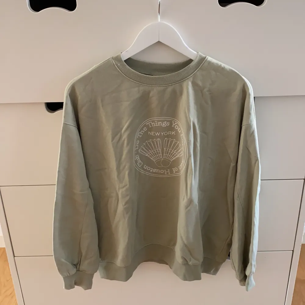 Ljusgrön Sweatshirt 💚. Tröjor & Koftor.