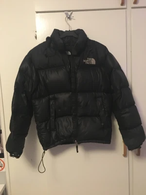 The north face jacka  - The north face jacka  Fint skick  Storlek S Kan gå ner i pris vid snabb affär 