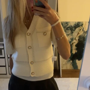 Kofta - Säljer denna så fina koftan använd ca 1 gång❤️