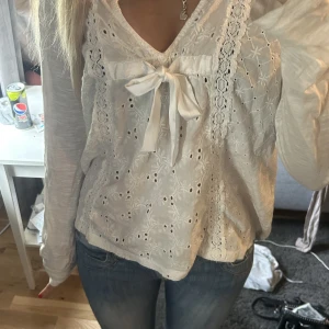 Odd molly blus  - Säljer en jätte fin odd molly blus i bra skick, säljer då den inte riktigt är min stil 💞 Använd gärna köp nu!