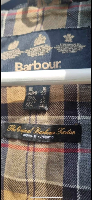 Barbour jacka dam - Barbourjacka , sparsamt använd. Perfekt till hösten 