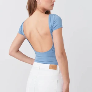 Topp med öppen rygg - Oanvänd jättefin topp med öppen rygg från Gina tricot! Orginalpris 199kr, det är bara att trycka på ”köp nu” om du vill köpa💓