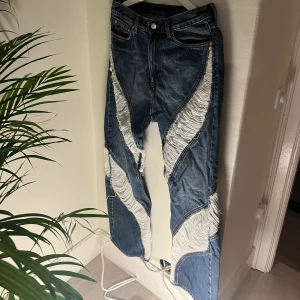 coola jeans - riktigt fina jeans från weekday jag ej använt pga köpt fel storlek. helt oanvända ✨