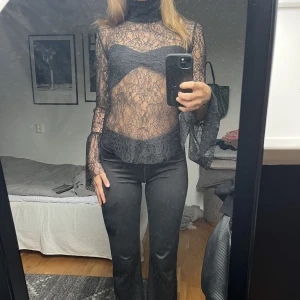 Topp seethrough - Säljer denna så så så fina toppen från zara. Använt endast en gång. Tryck på köp direkt eller skriv till mig vid frågor!☺️