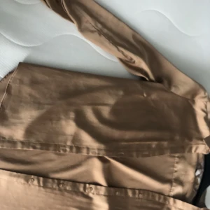 En blus - Den är faktiskt ny jag beställde den men den var för litet och kunde inte lämna tillbaka den