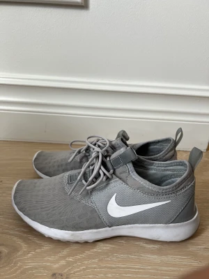 Nike skor Dam - Jättefina sneakers från Nike. Använda endast en gång, så de är precis som nya. 