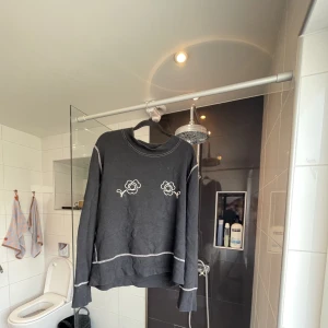 Tröja från our legacy - Riktigt snygg tröja från our legacy som ej kommer till användning längre. 