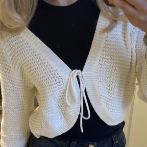 Stickad kofta/bolero - Så snygg stickad kofta/bolero, köpt secondhand