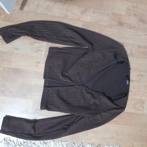 Brun tröja - Den är från h&m köpte den hade den några gånger