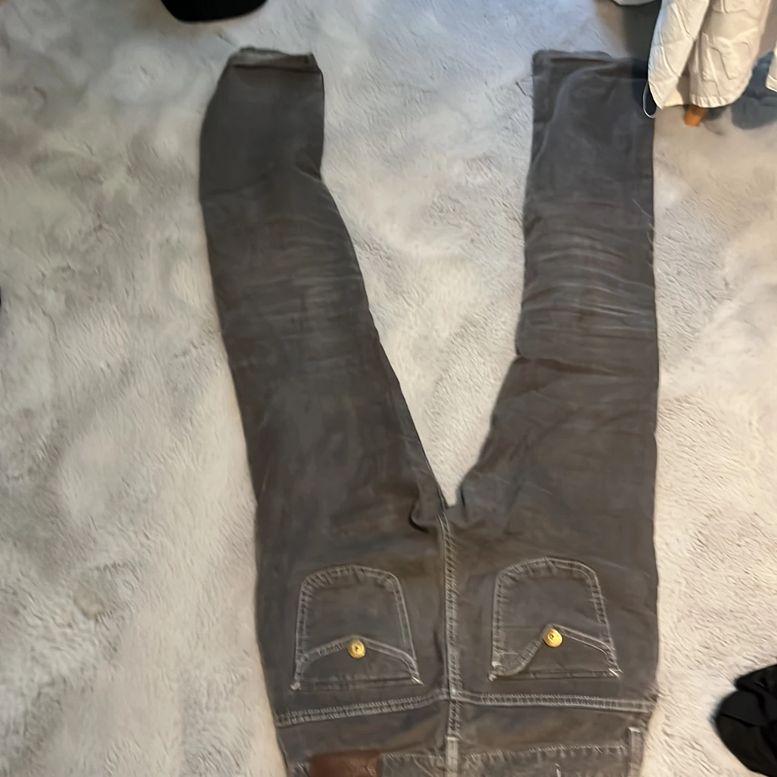 Säljer mina låg midjade byxor från h&m