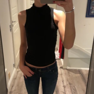 Fint linne - Säljer denna då den tyvärr inte kommer till användning längre❤️Superfin unikt polo linne❤️