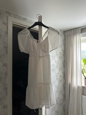 klänning - klänning från gina använd 1 gång på skolavslutning