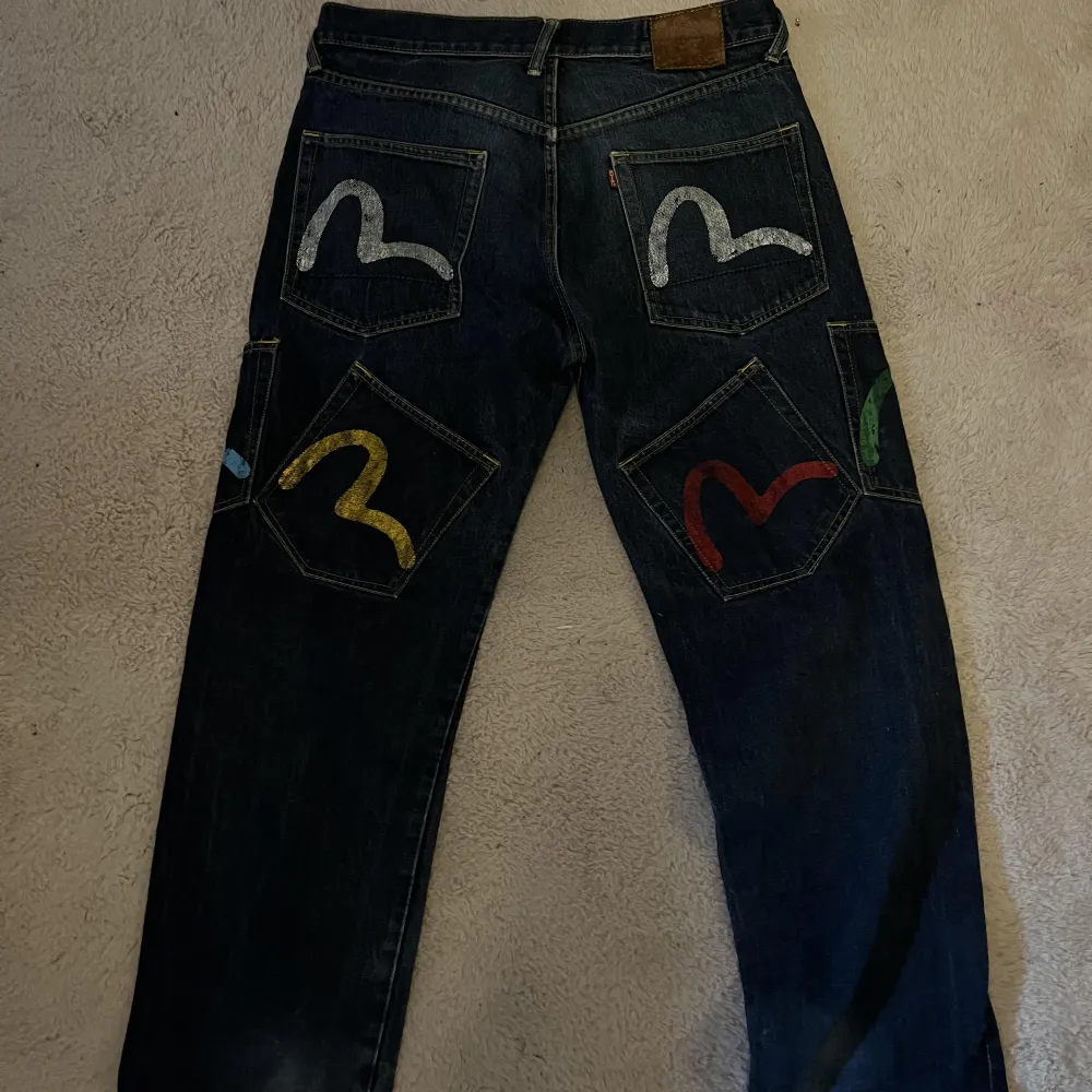 Evisu  Baggy jeans  Storlek 36 Vintage  Kan tänkas bytas . Jeans & Byxor.