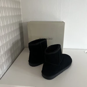 Oanvända uggs - Helt oanvända uggs från even&odd. Stolek 41 Rök och djurfritt hem.