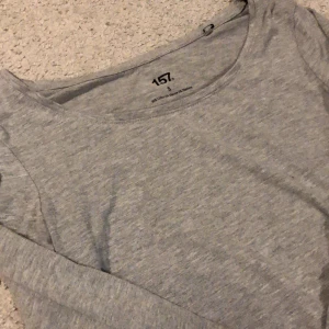 Grå långärmad  - Grå långärmad tröja från lager 157. Kommer inte till användning längre och använt få gånger. Jätte fin😻😻
