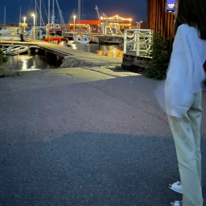 Byxor linne liknande - Super snygga linneliknande byxor från ASOS! Knappt använda, därav som nya🥰 (byxorna på bild nr1)