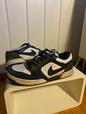 Nike ”dunks” - Vintage modellen ”NIKE RENZO” size 44 Skick: se bilder Skriv för fler bilder eller frågor