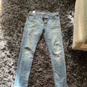 Tiger Of Sweden: Pistolero Jeans - Ett par riktigt feta Tiger of Sweden jeans i modellen pistolero! De är i riktigt bra skick men säljer de pga att de var lite långa. Priset kan ändras vid snabb affär! Om du har några frågor är det bara att ställa de! ( nypris: 1599 kr ) 