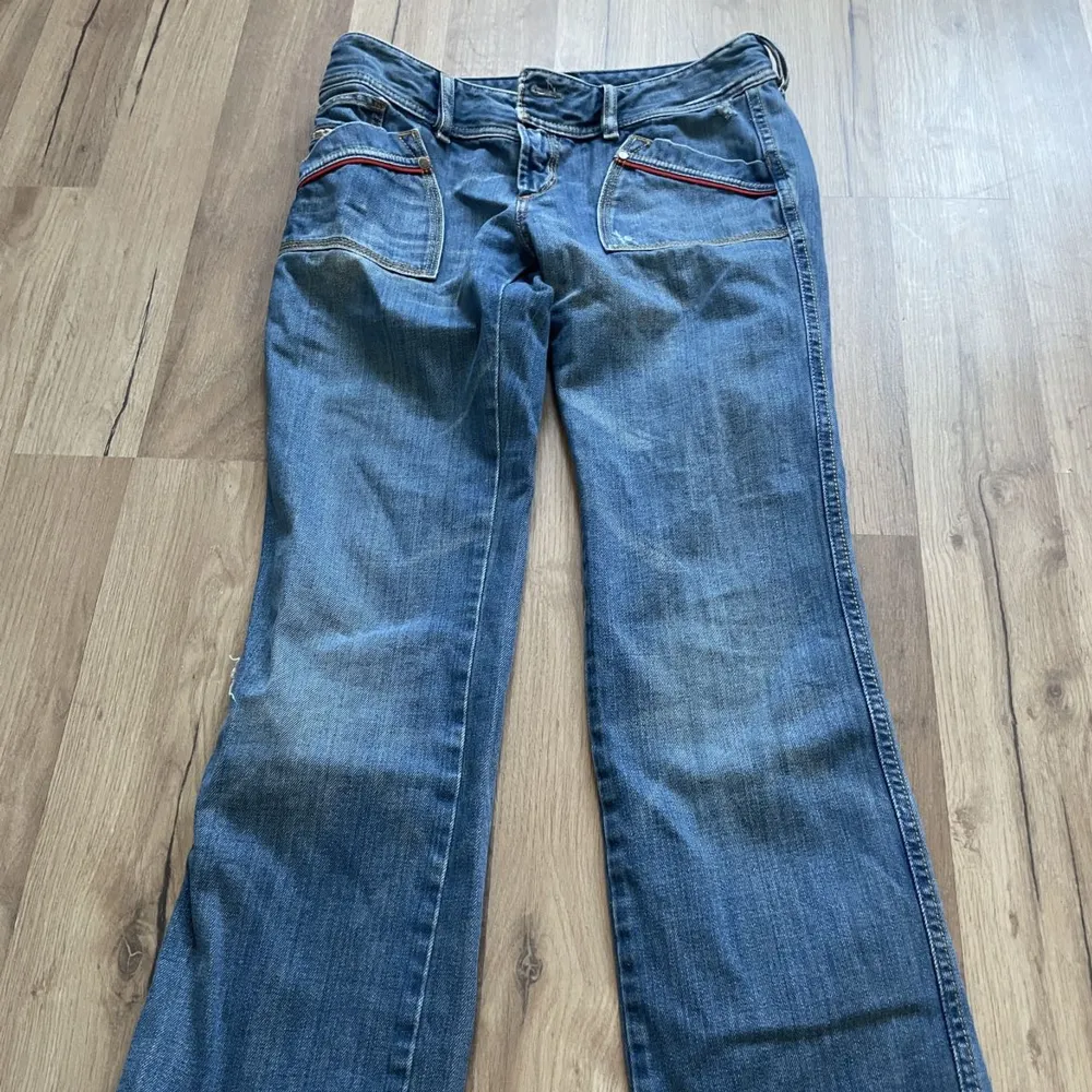 Fina Diesel jeans. De är lågmidjade och bootcut. Storlek W 29- L32. Inga defekter. . Jeans & Byxor.