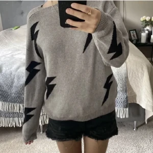 Tröja - Säljer denna tröja då den inte kommer till användning och inte passar mig 🤍