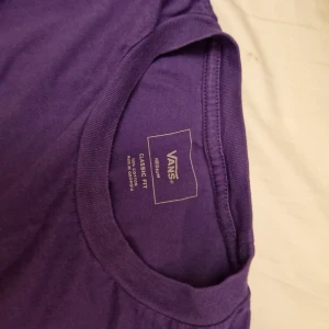 Vans t-shirt - Snygg (äkta) vans t-shirt inga hål eller fläckar. 