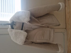 Höst/vinterjacka - Höst/vinterjacka från H&M. Sparsamt använd. 