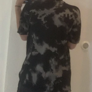 Skull t-shirt 💀 - En t-shirt med en döskalle som tryck, får inte till användning längre då jag inte gillar färgen orange 🙅‍♀️