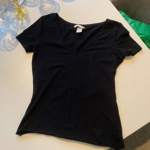 Basic topp svart strl xq - Nyskick  Endast provad  Xs  H&m Fint skick 🤩frakt betalas av köparen 