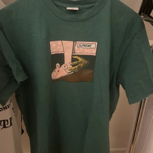 Supreme T-shirt - Snygg Supreme t-shirt. Bara använd ett par gånger.