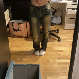 Baggy black premium jeans  - Blåa jeans från märket Black Premium Jeans köpta från emp för cirka 700kr. Dom är i bra kvalite och knappast använda. Dom är för långa på mig som är 160cm men skulle säker passa fint på någon som är 170-180.